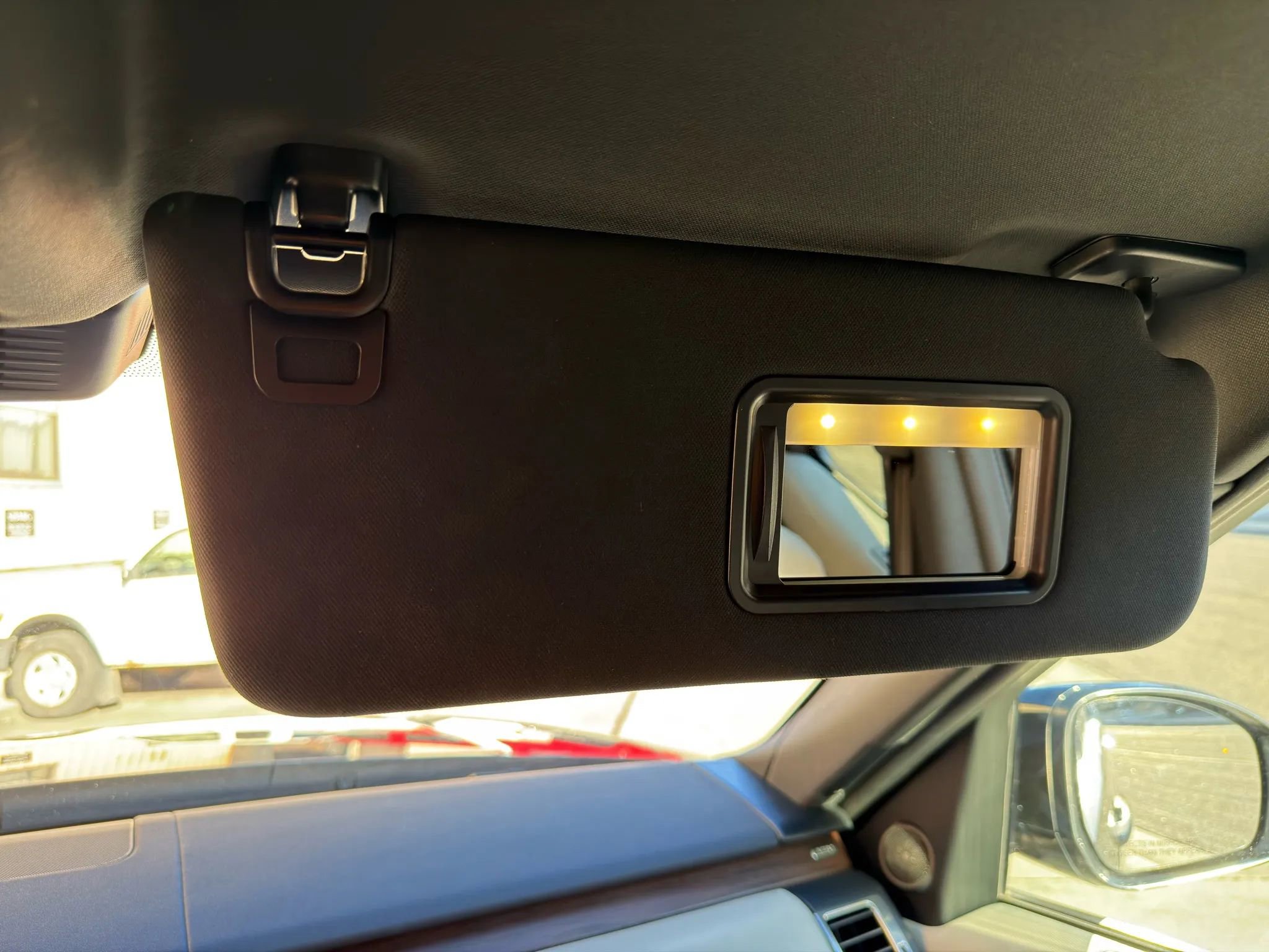 2023 Land Rover Discovery Metropolitan Edition