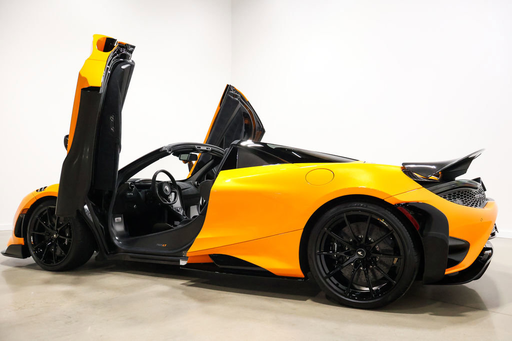 Used 2022 McLaren 765LT photo 23