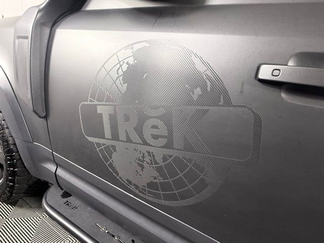 2023 Land Rover Defender 130 SE