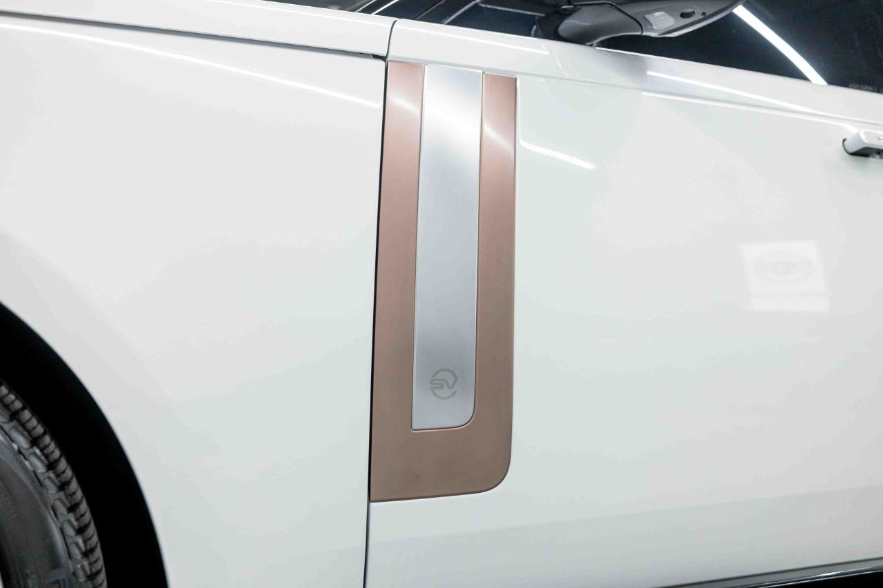 2024 Land Rover Range Rover SV