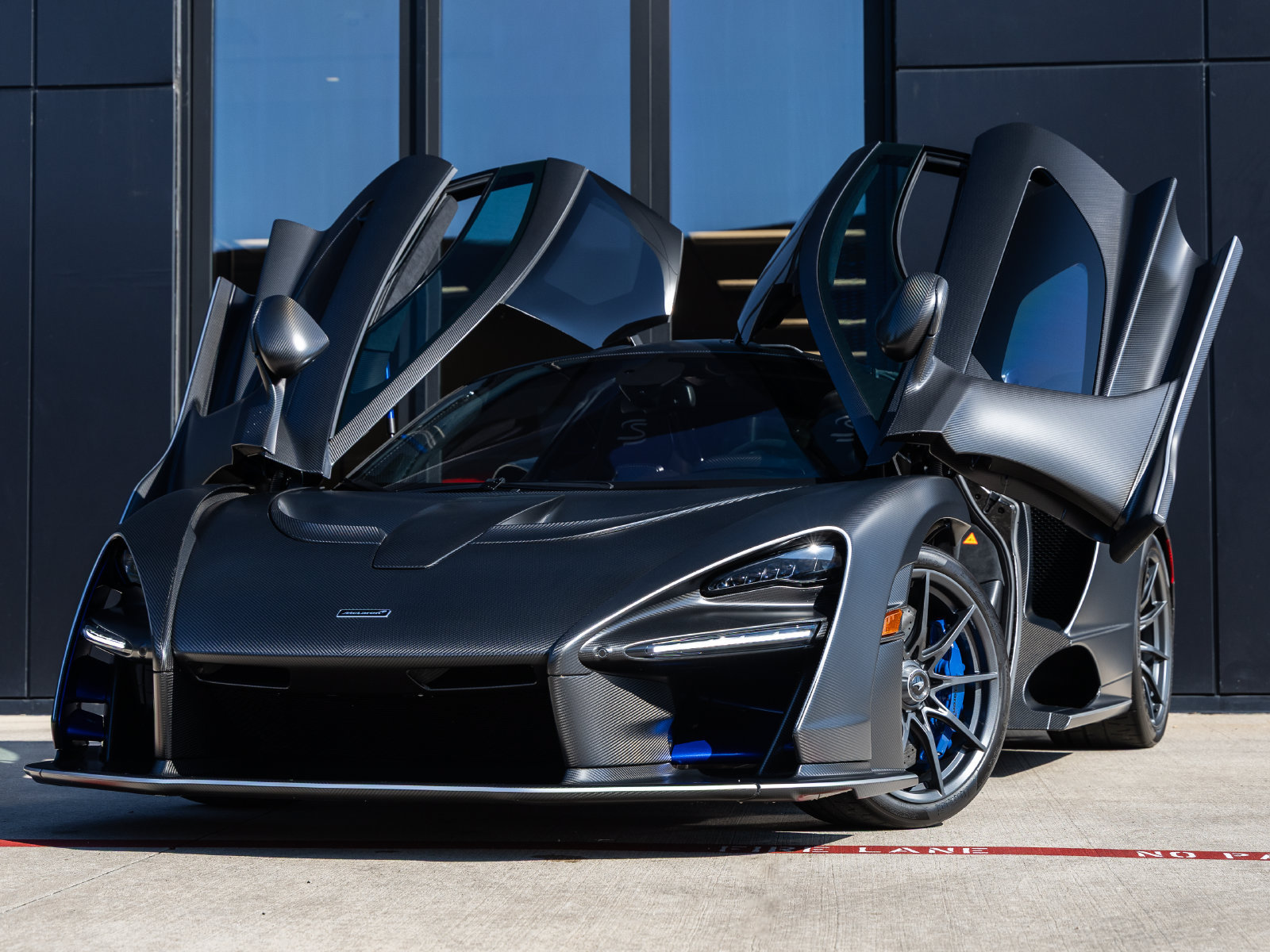 Used 2019 McLaren Senna photo 2