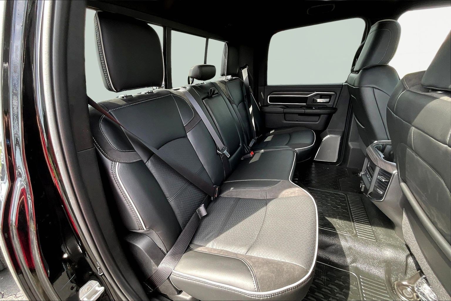 2026 RAM 4500 4x4 Crew Cab DRW