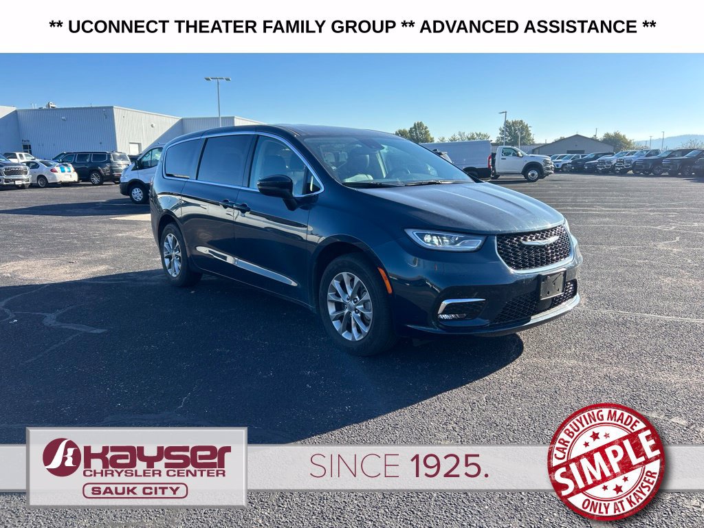Used 2023 Chrysler Pacifica Touring-L w/ Uconnect Theater Family Group