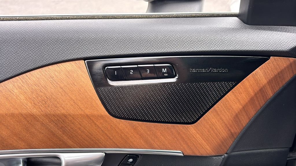 2023 Volvo Xc90 B6 Plus