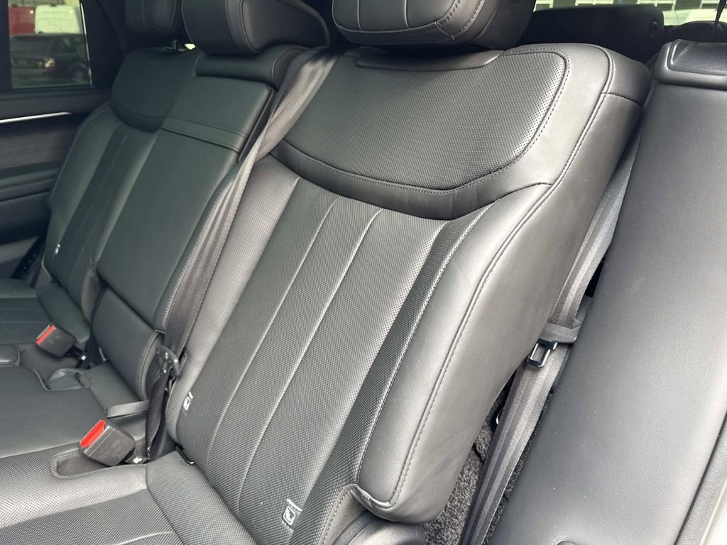 2025 Land Rover Range Rover Long Wheelbase SE