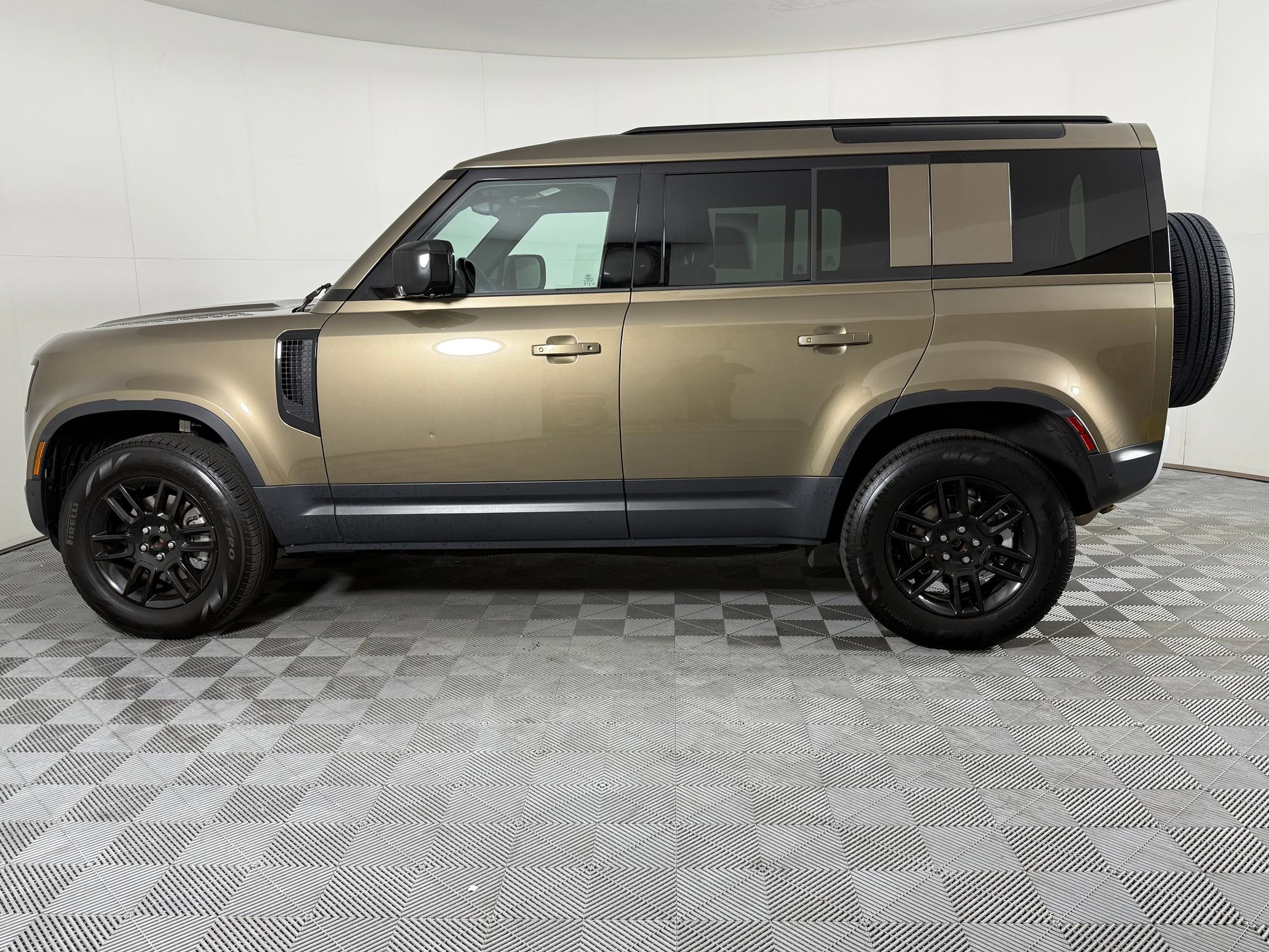 2025 Land Rover Defender 110 S