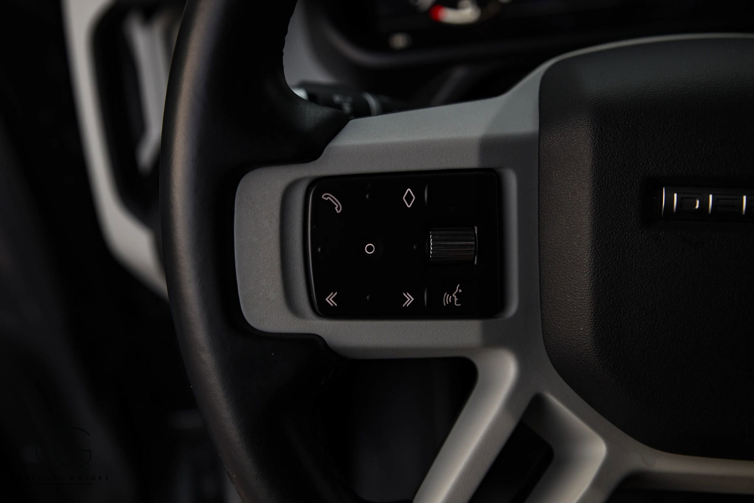 2022 Land Rover Defender 110 SE