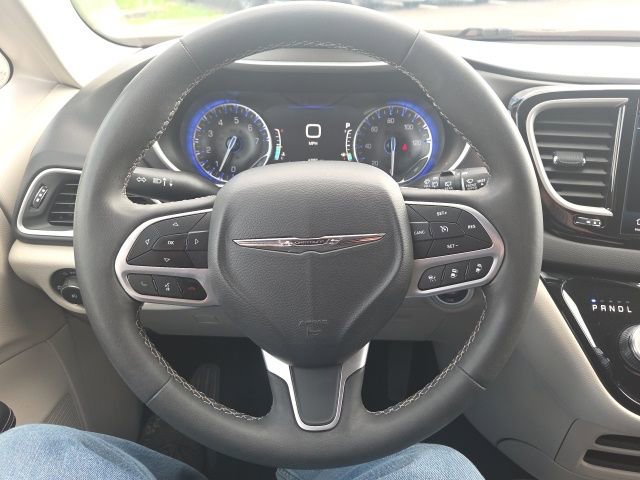 2023 Chrysler Pacifica Touring-L