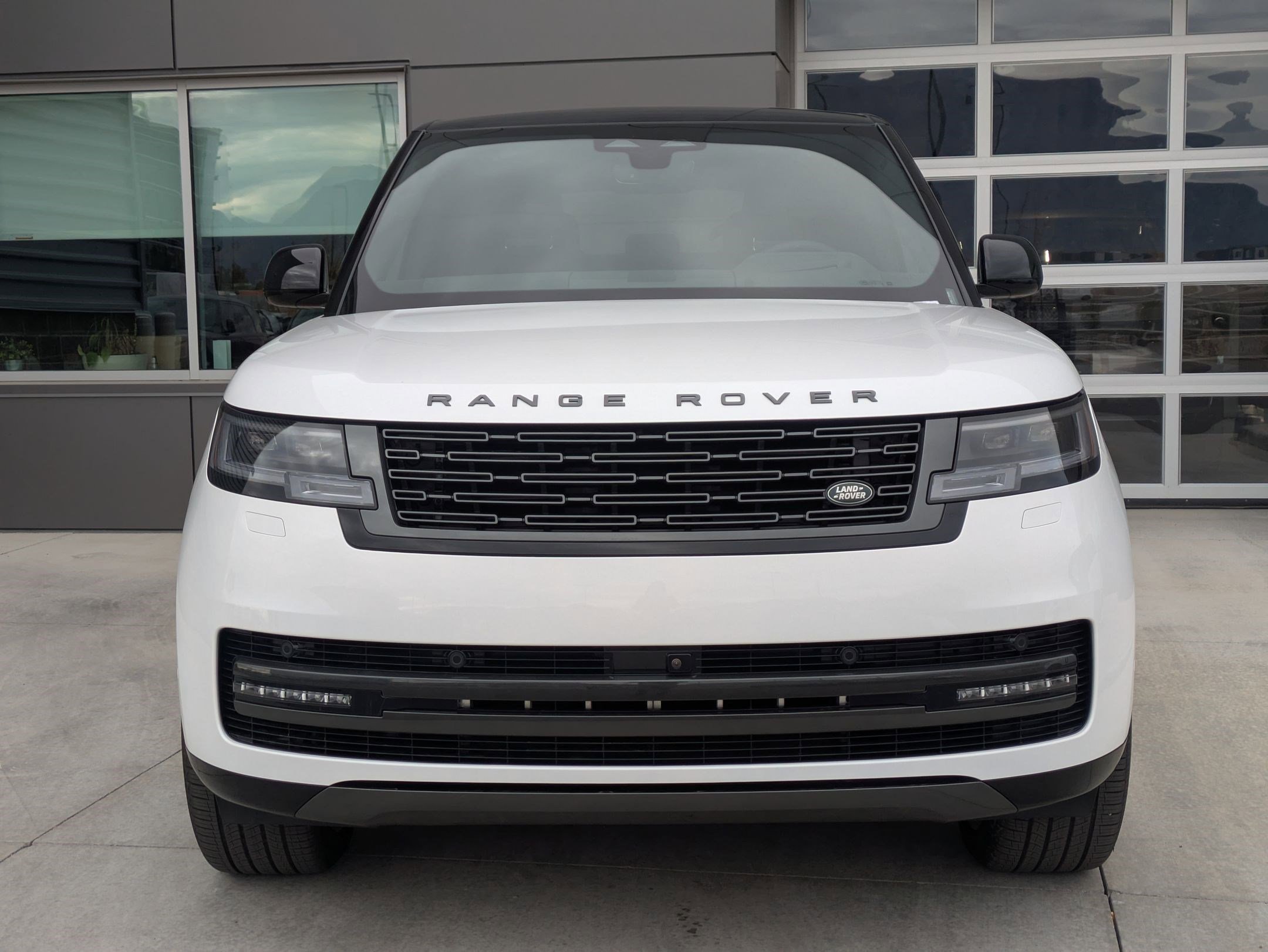 2025 Land Rover Range Rover SE