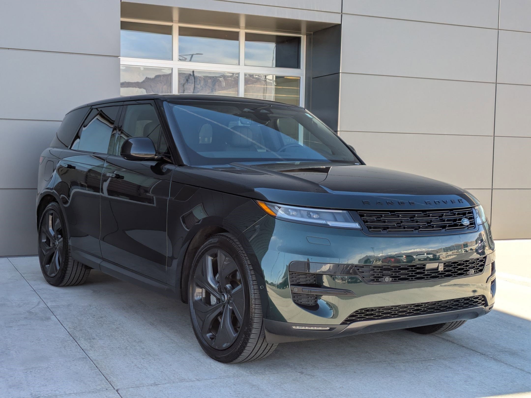 2025 Land Rover Range Rover Sport SE