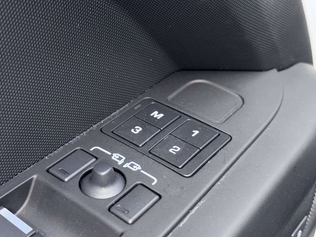 2025 Land Rover Defender 110 S