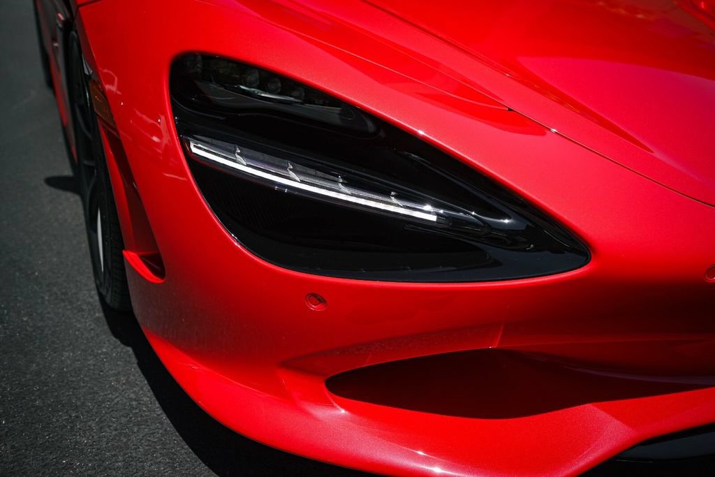 Used 2027 McLaren 750S Spider photo 13