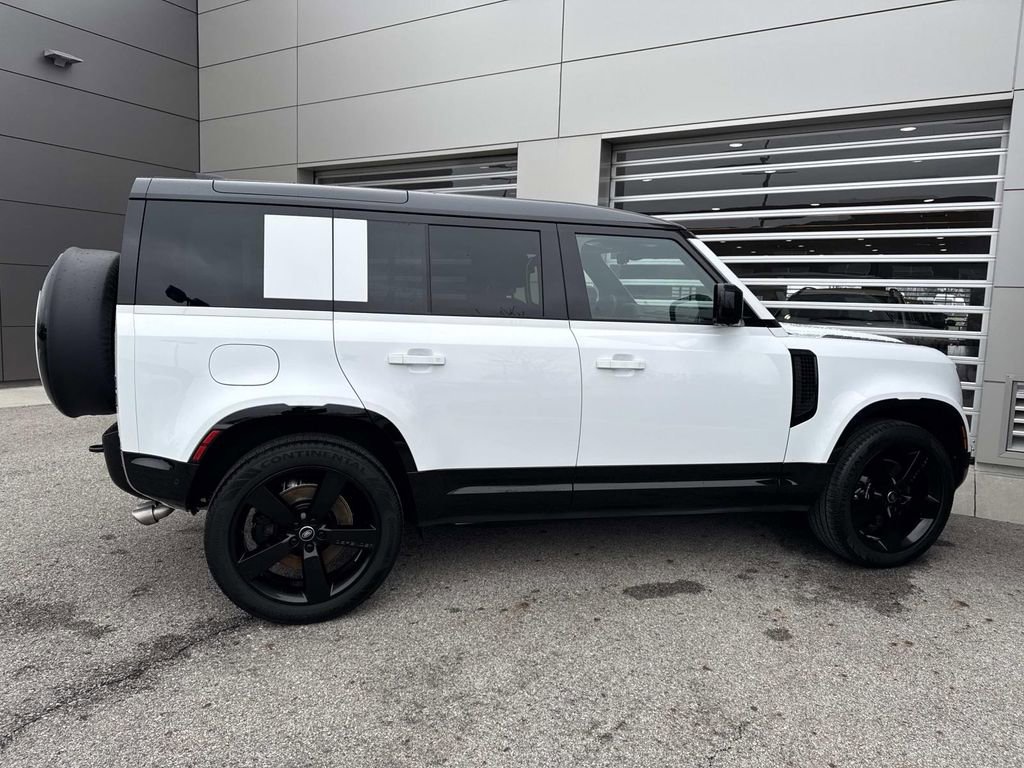 2025 Land Rover Defender 110 V8