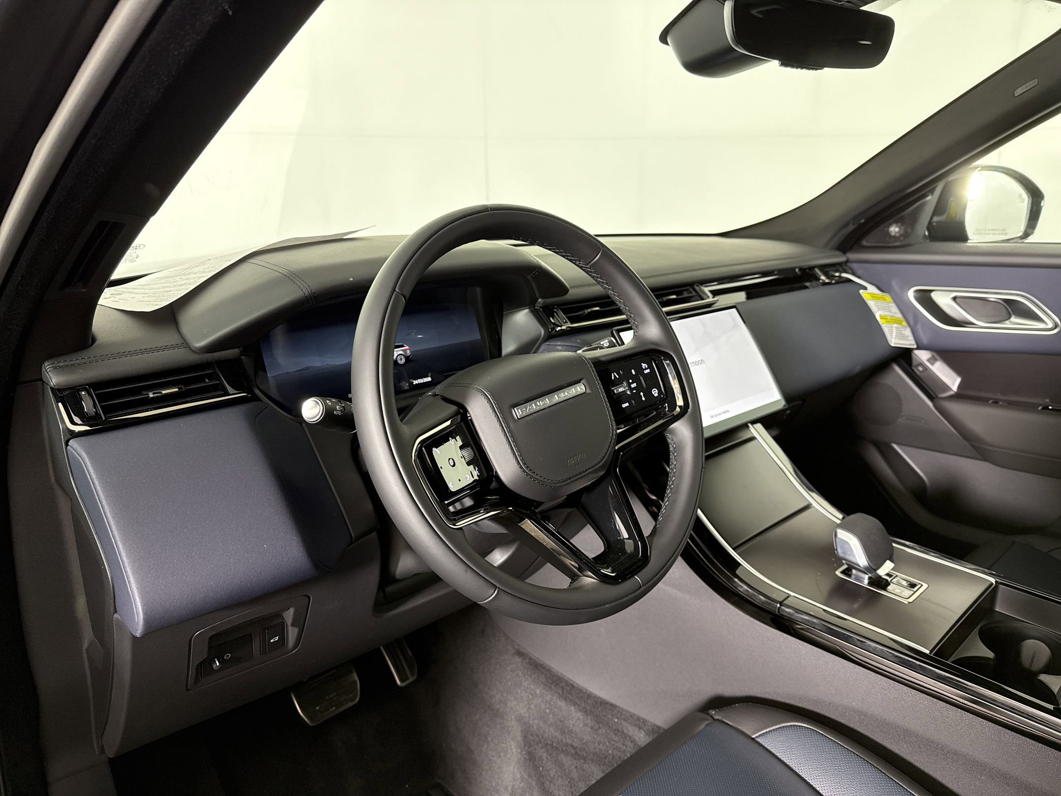 2026 Land Rover Range Rover Velar Dynamic SE