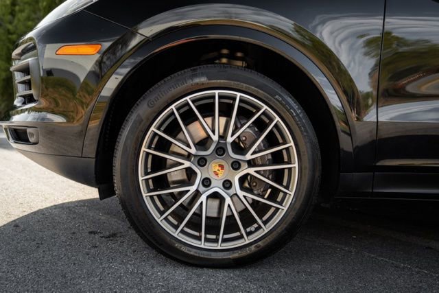 2023 Porsche Cayenne Platinum Edition