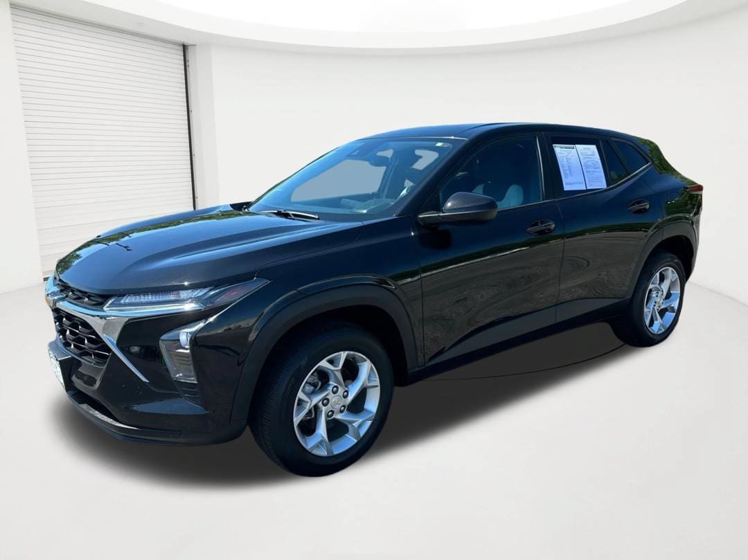 Used 2024 Chevrolet Trax LS w/ LS Convenience Package