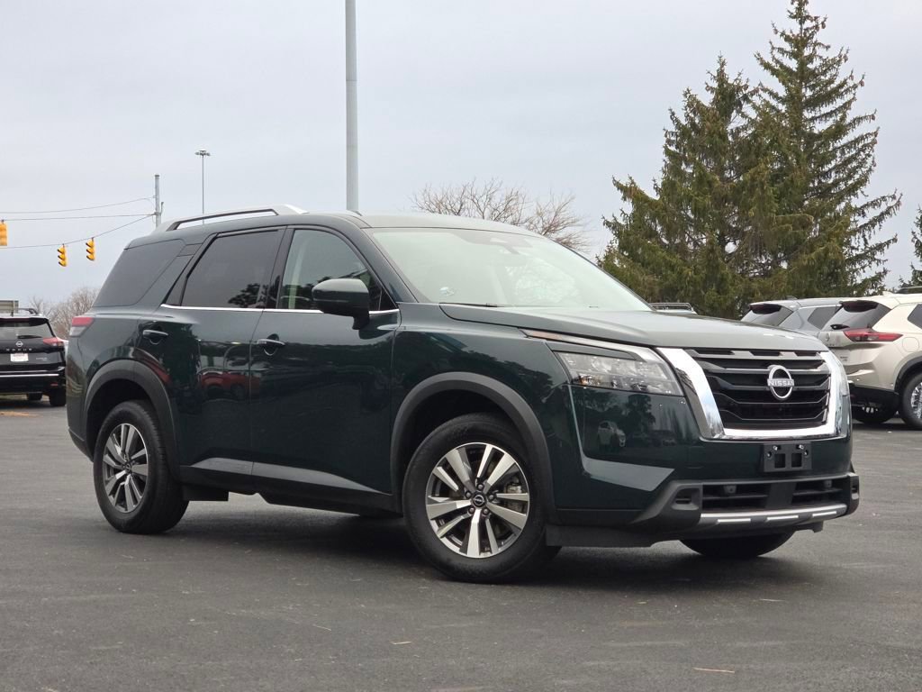 2025 Nissan Pathfinder SL