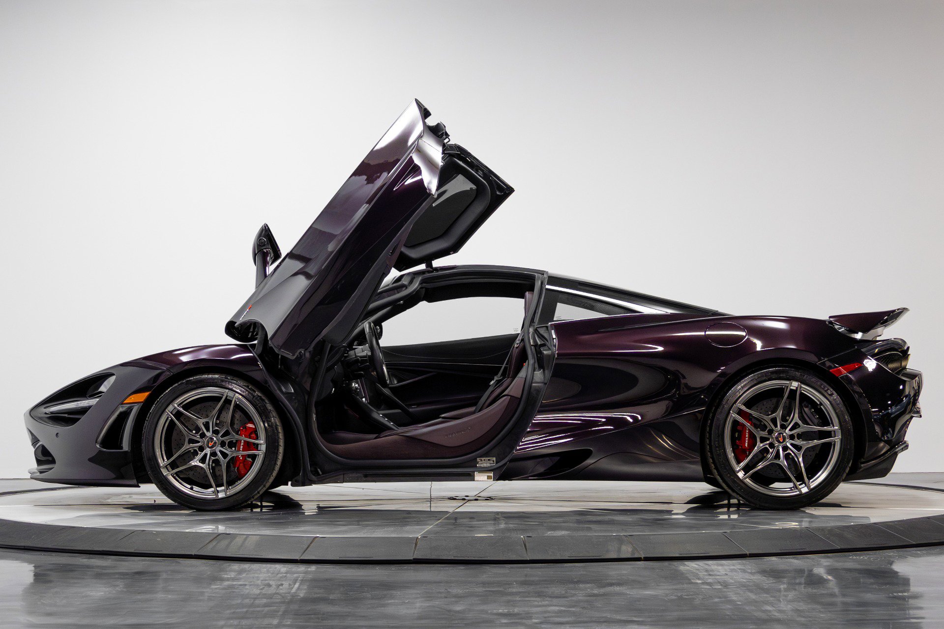 Used 2018 McLaren 720S Performance photo 28