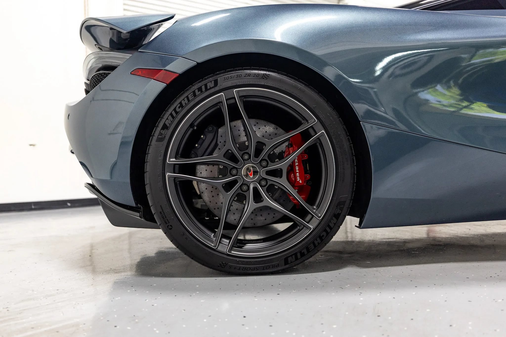 Used 2018 McLaren 720S Performance photo 28