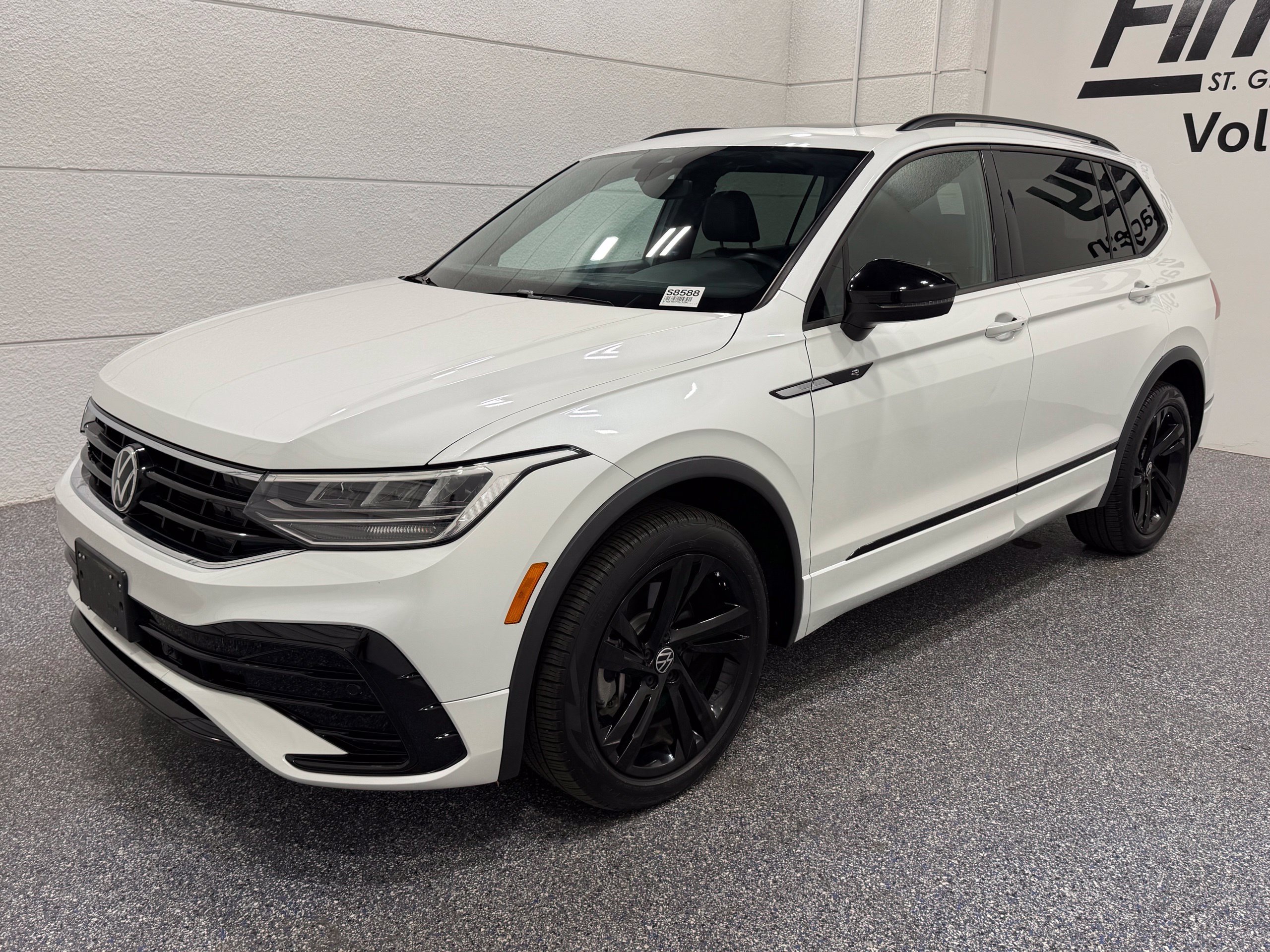 Certified 2023 Volkswagen Tiguan SE R-Line