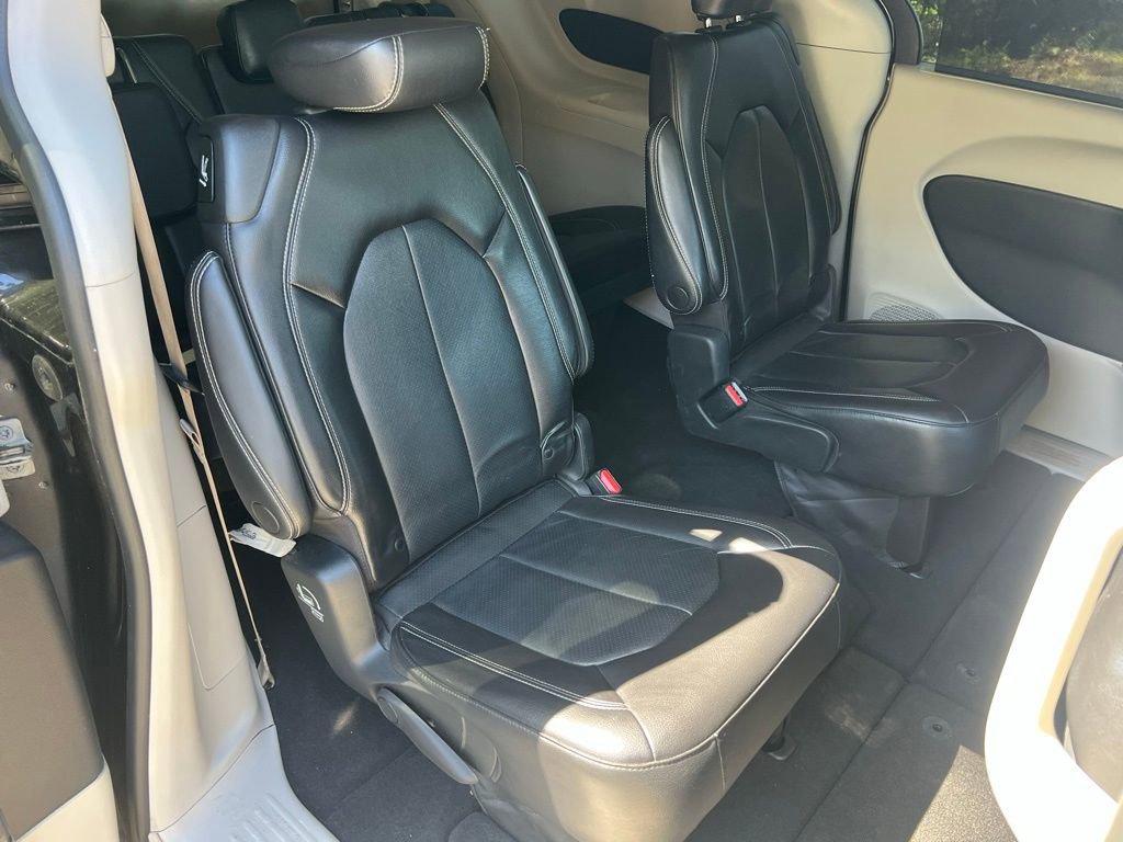 2022 Chrysler Pacifica Touring-L