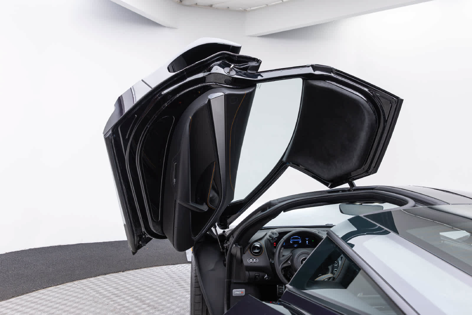 Used 2026 McLaren 750S photo 19