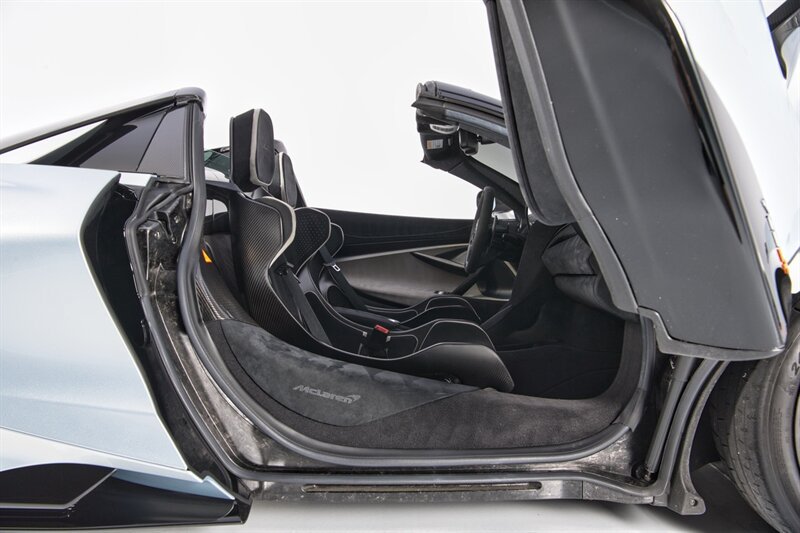 Used 2022 McLaren 765LT photo 33