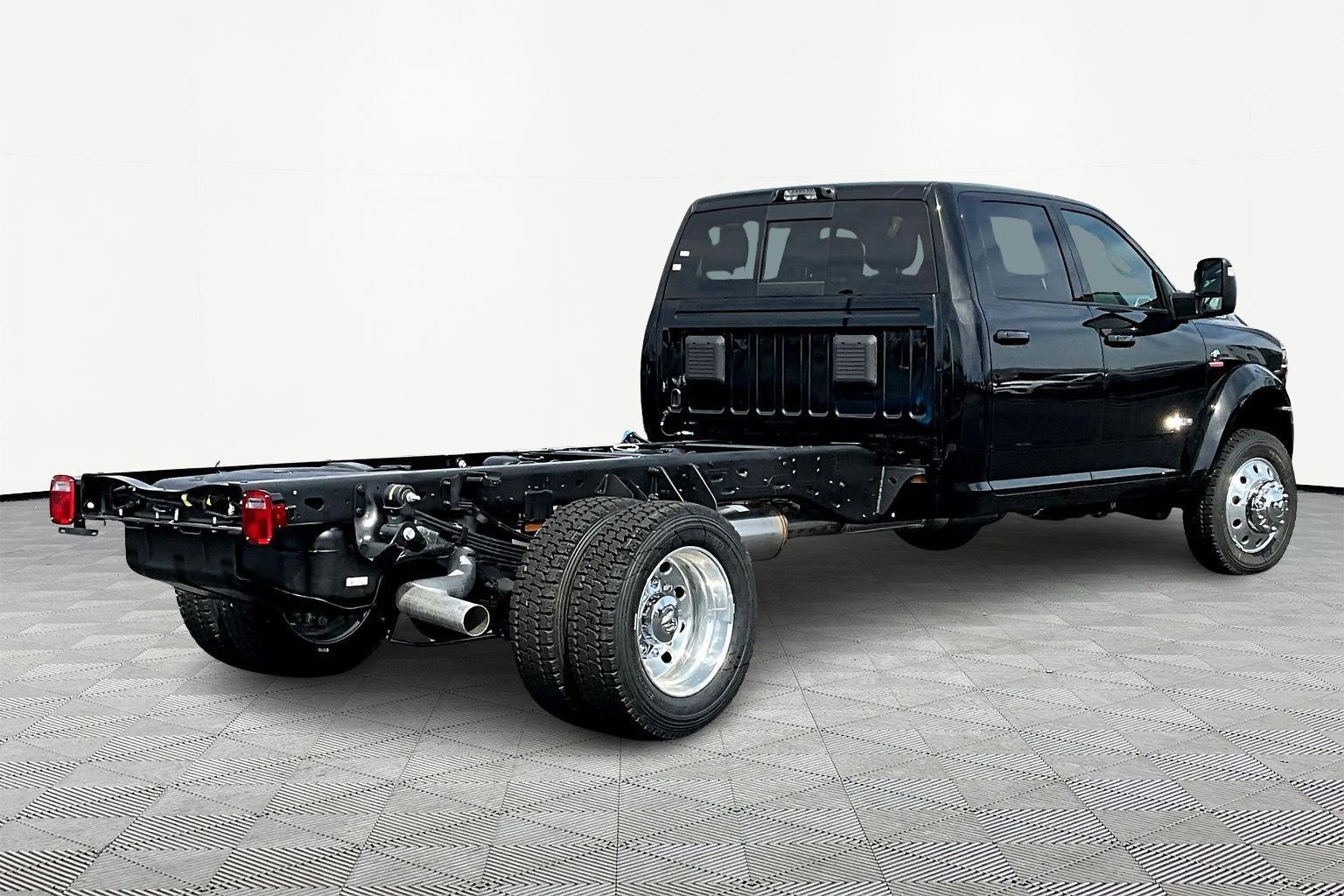 2026 RAM 4500 4x4 Crew Cab DRW