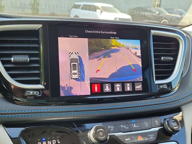 2021 Chrysler Pacifica Touring-L