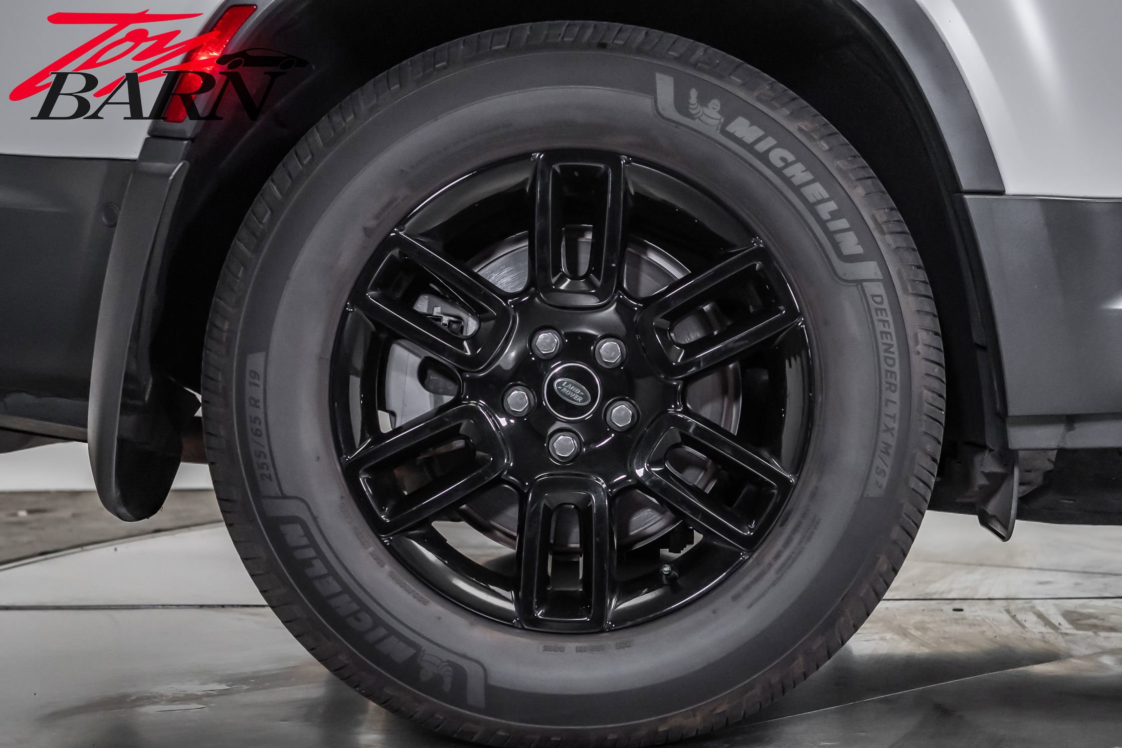 2023 Land Rover Defender 130 SE