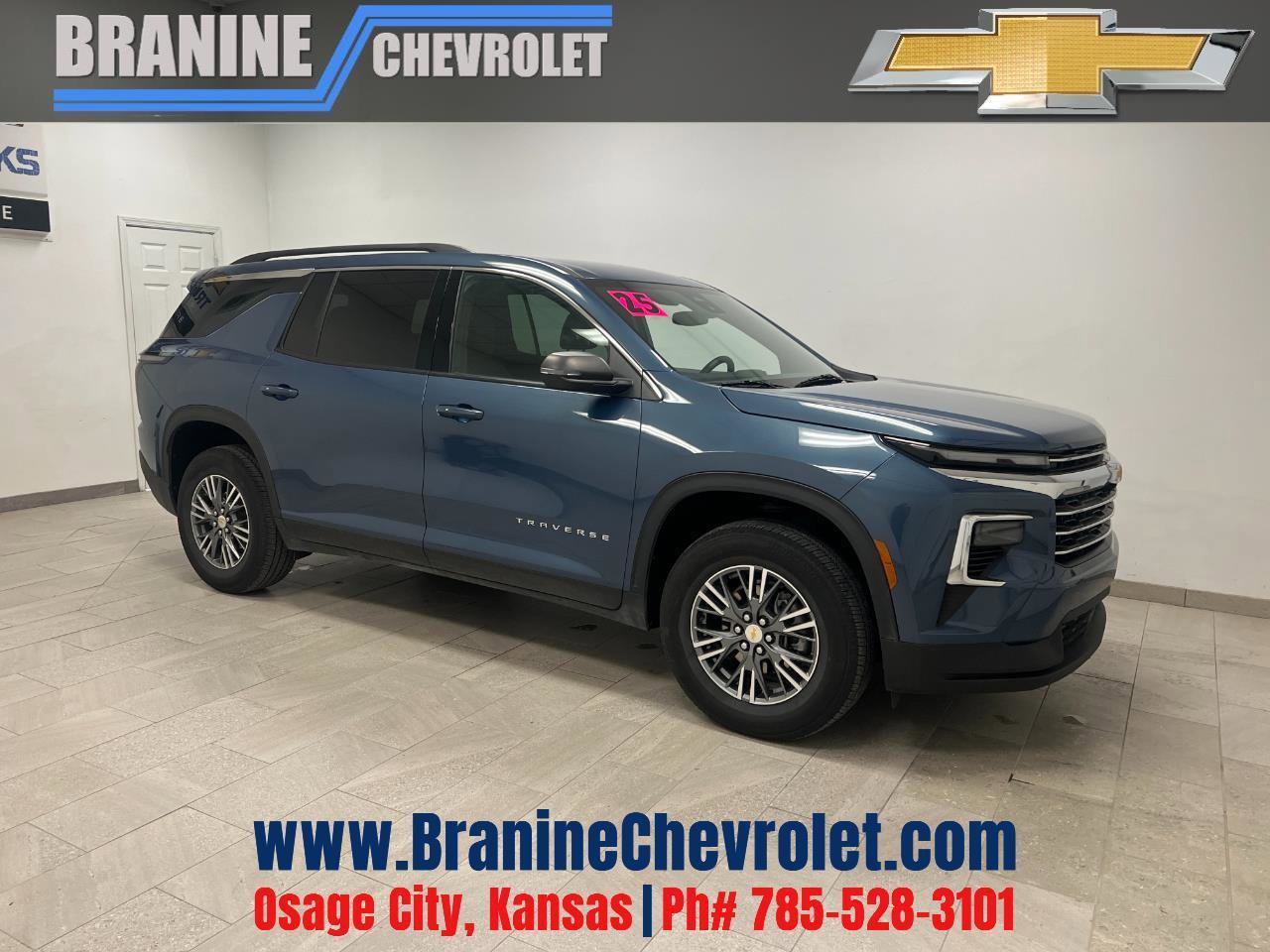 Used 2025 Chevrolet Traverse LT