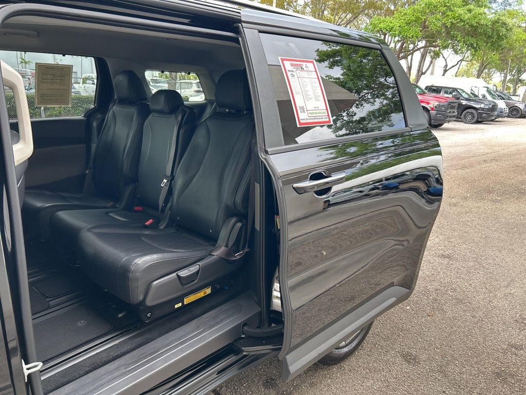 2025 Kia Carnival EX