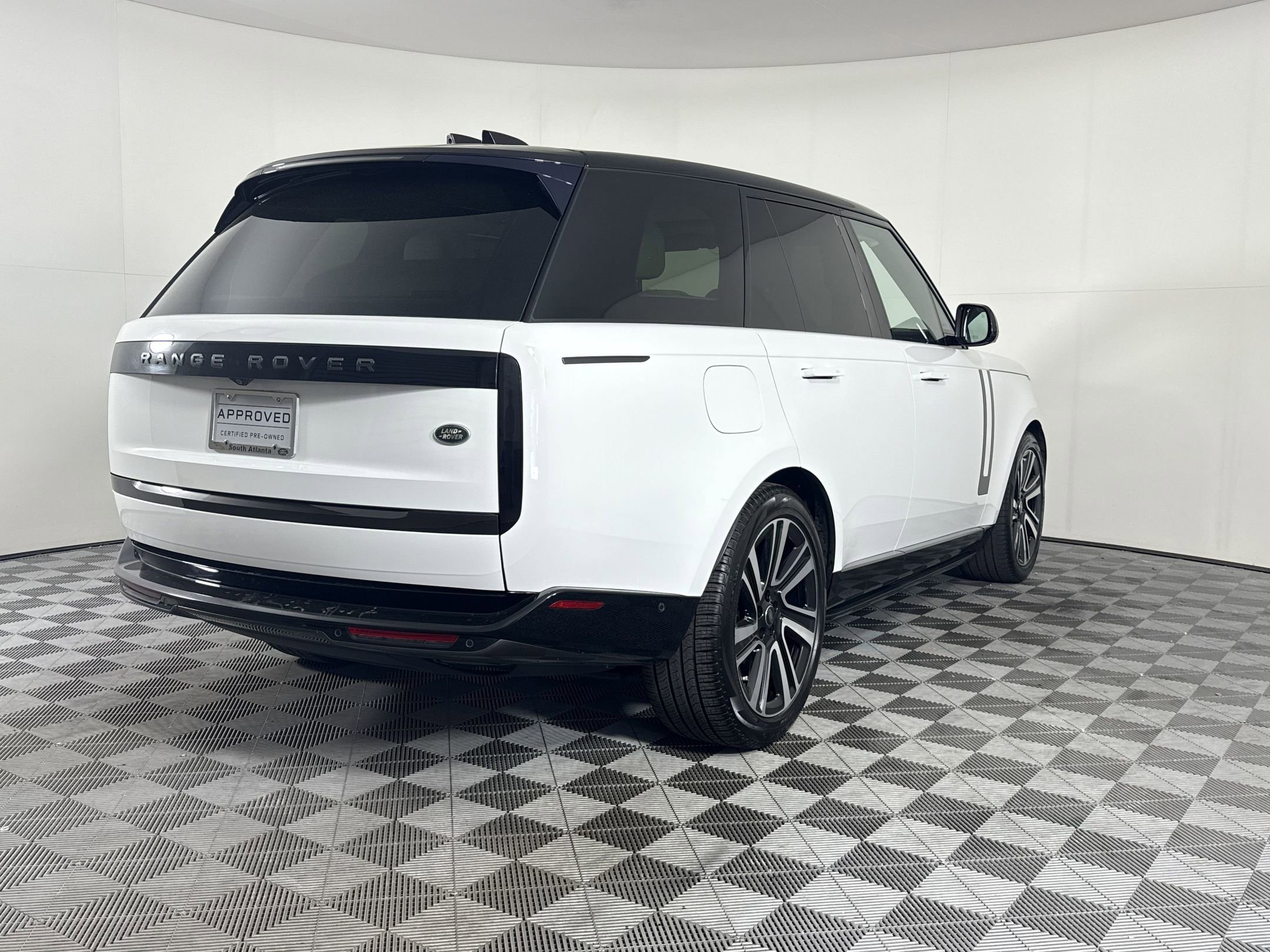 2023 Land Rover Range Rover SE
