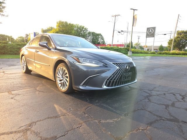 Used 2023 Lexus ES 300h Ultra Luxury w/ Accessory Package (Z2)