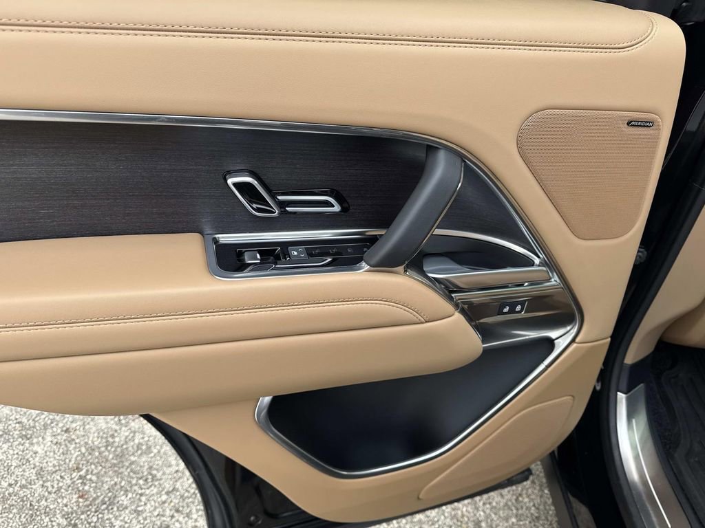 2025 Land Rover Range Rover SE