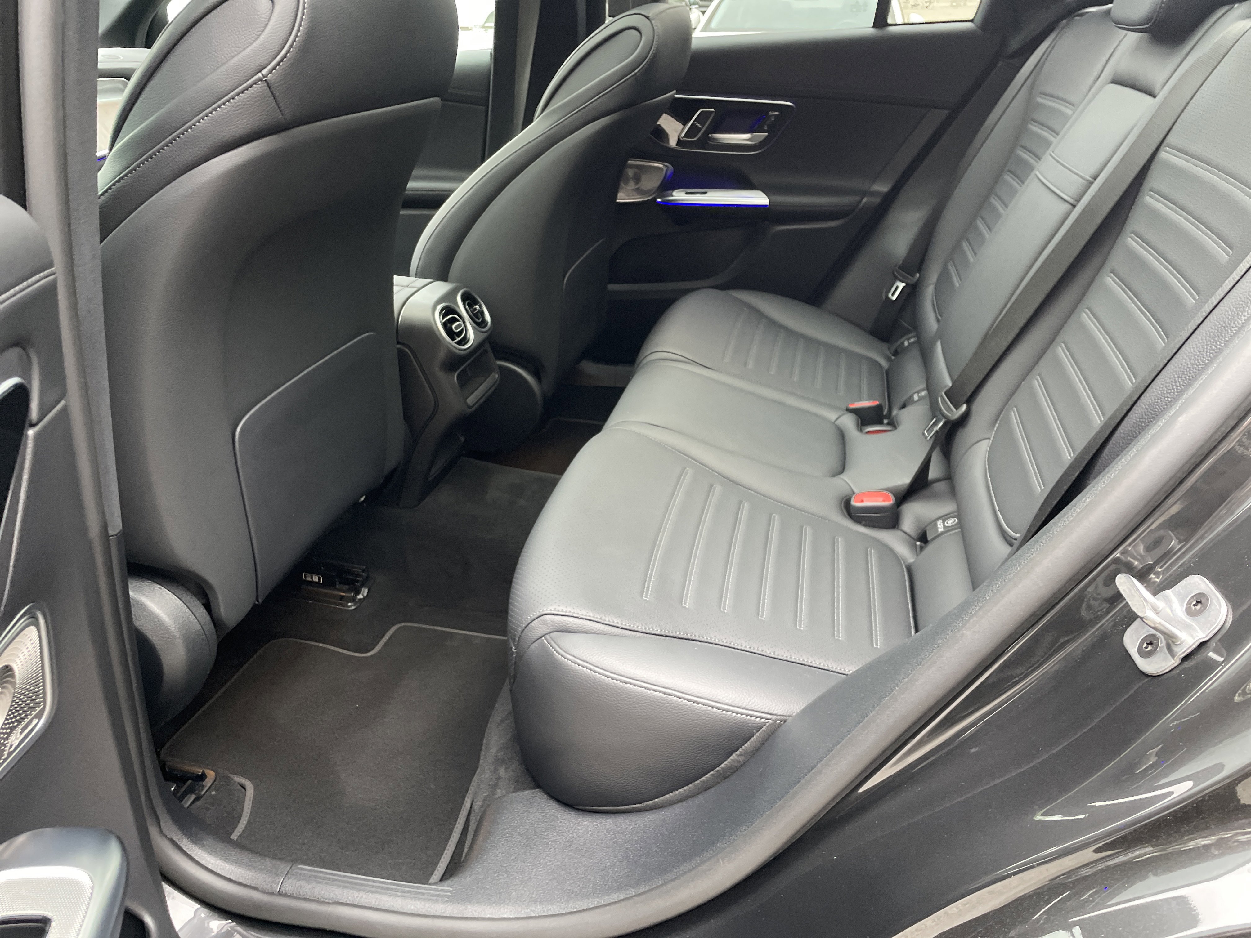 2025 Mercedes-Benz GLC 300