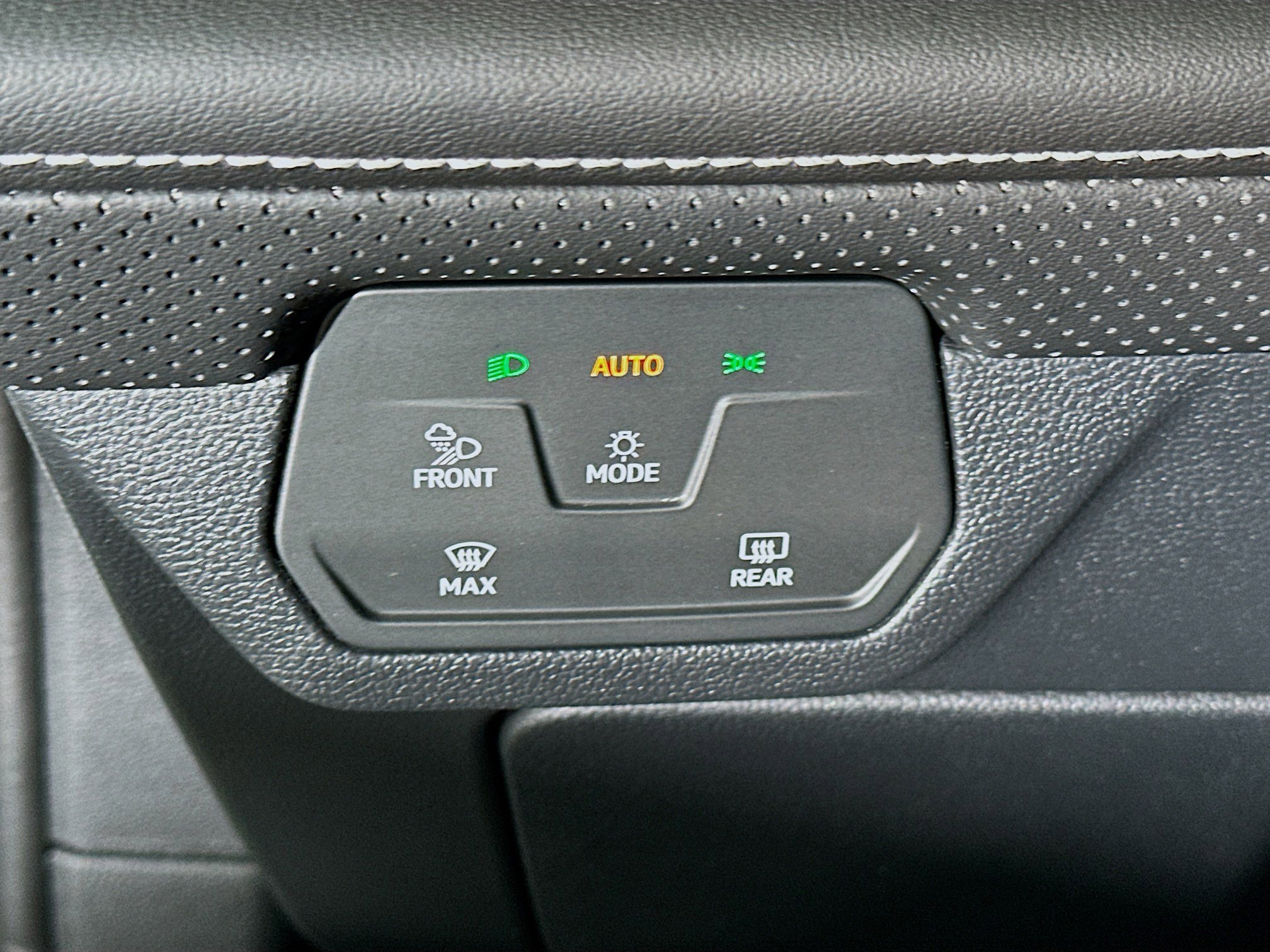 2025 Volkswagen Atlas SE