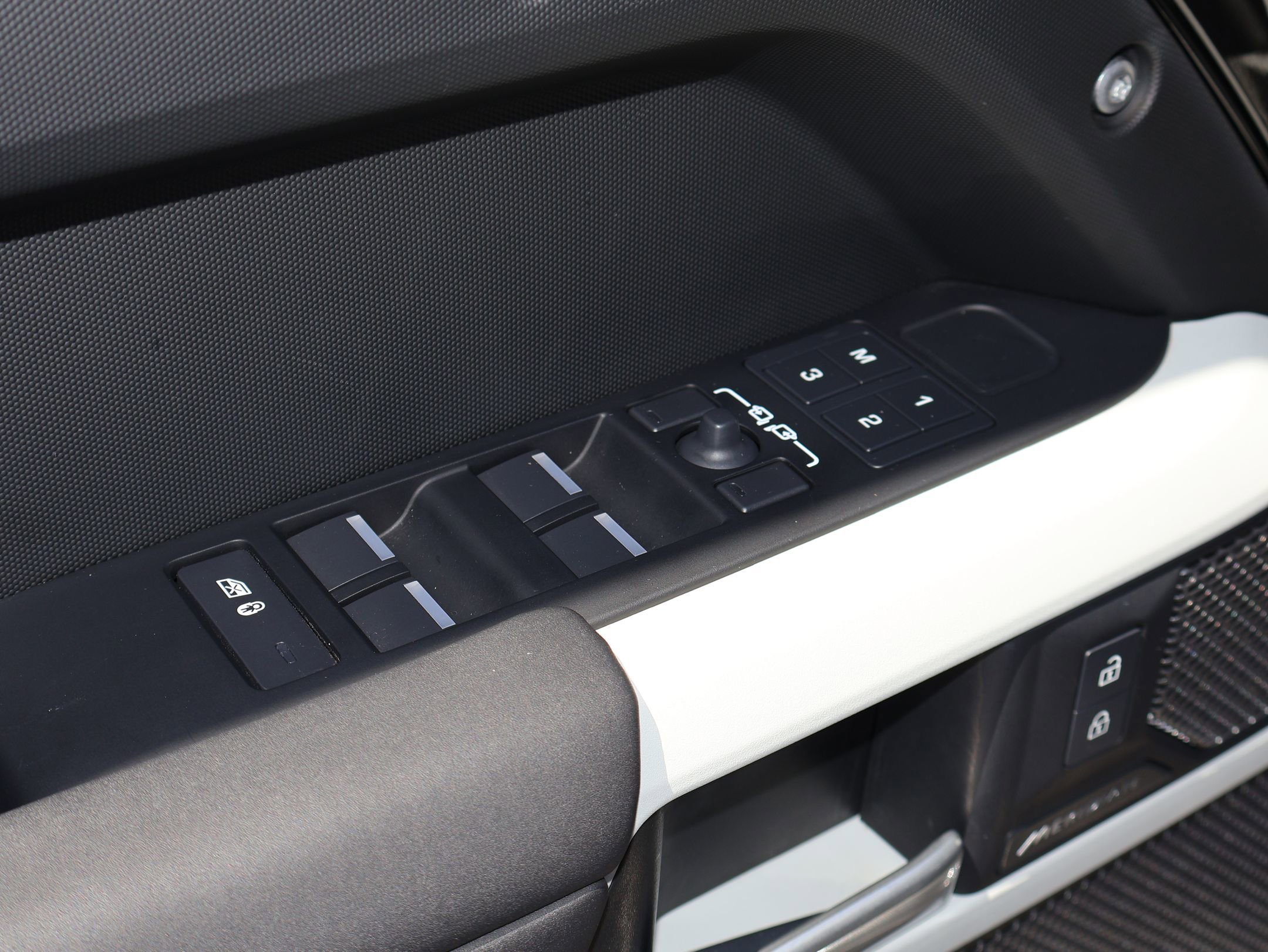 2024 Land Rover Defender 110 X-Dynamic SE