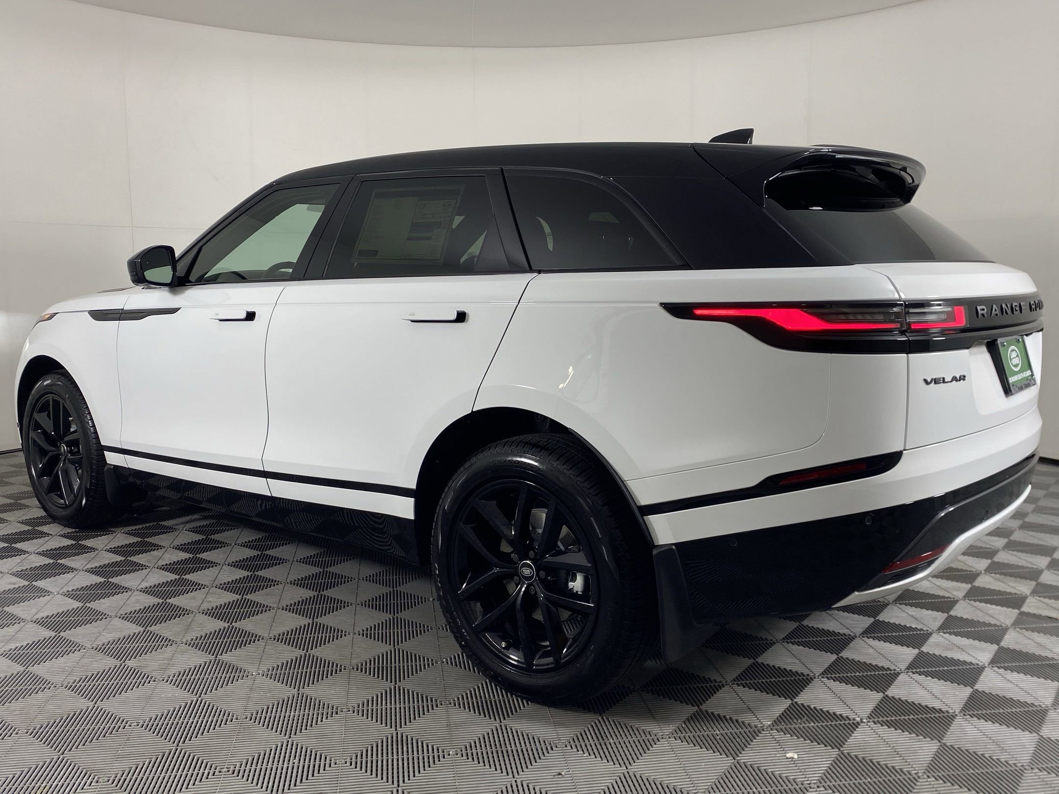 2026 Land Rover Range Rover Velar Dynamic SE