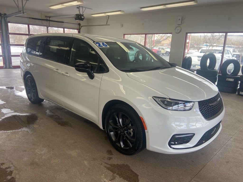 New 2026 Chrysler Pacifica Select
