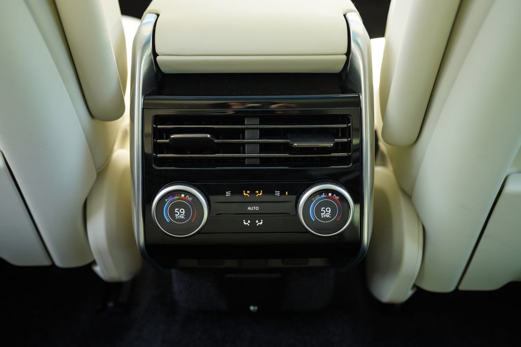 2025 Land Rover Range Rover SE