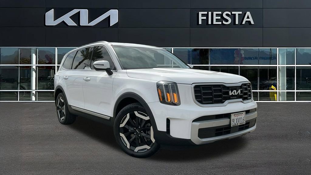 Used 2024 Kia Telluride S w/ S Sunroof Package