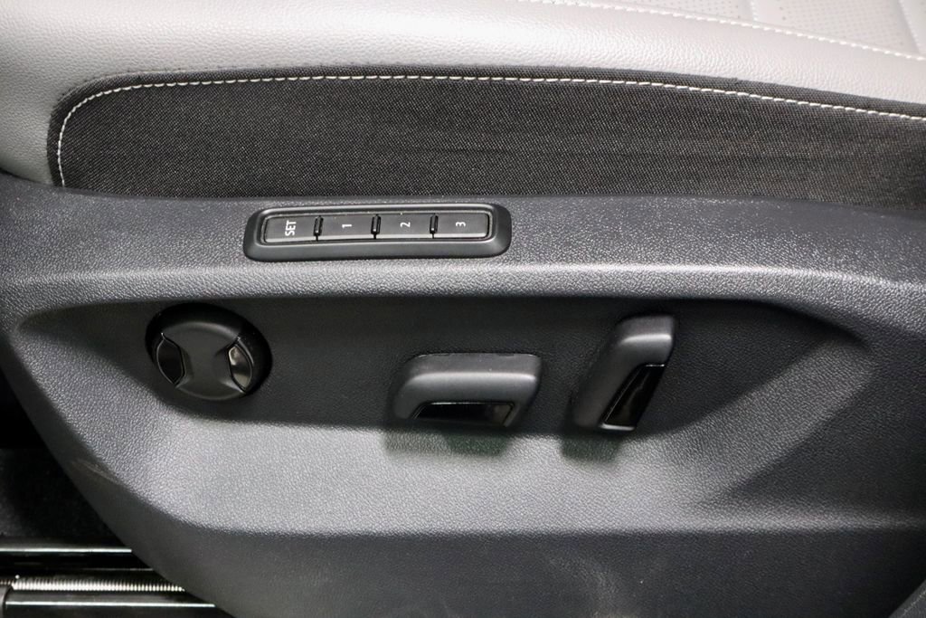 2025 Volkswagen Atlas Cross Sport SEL R-Line