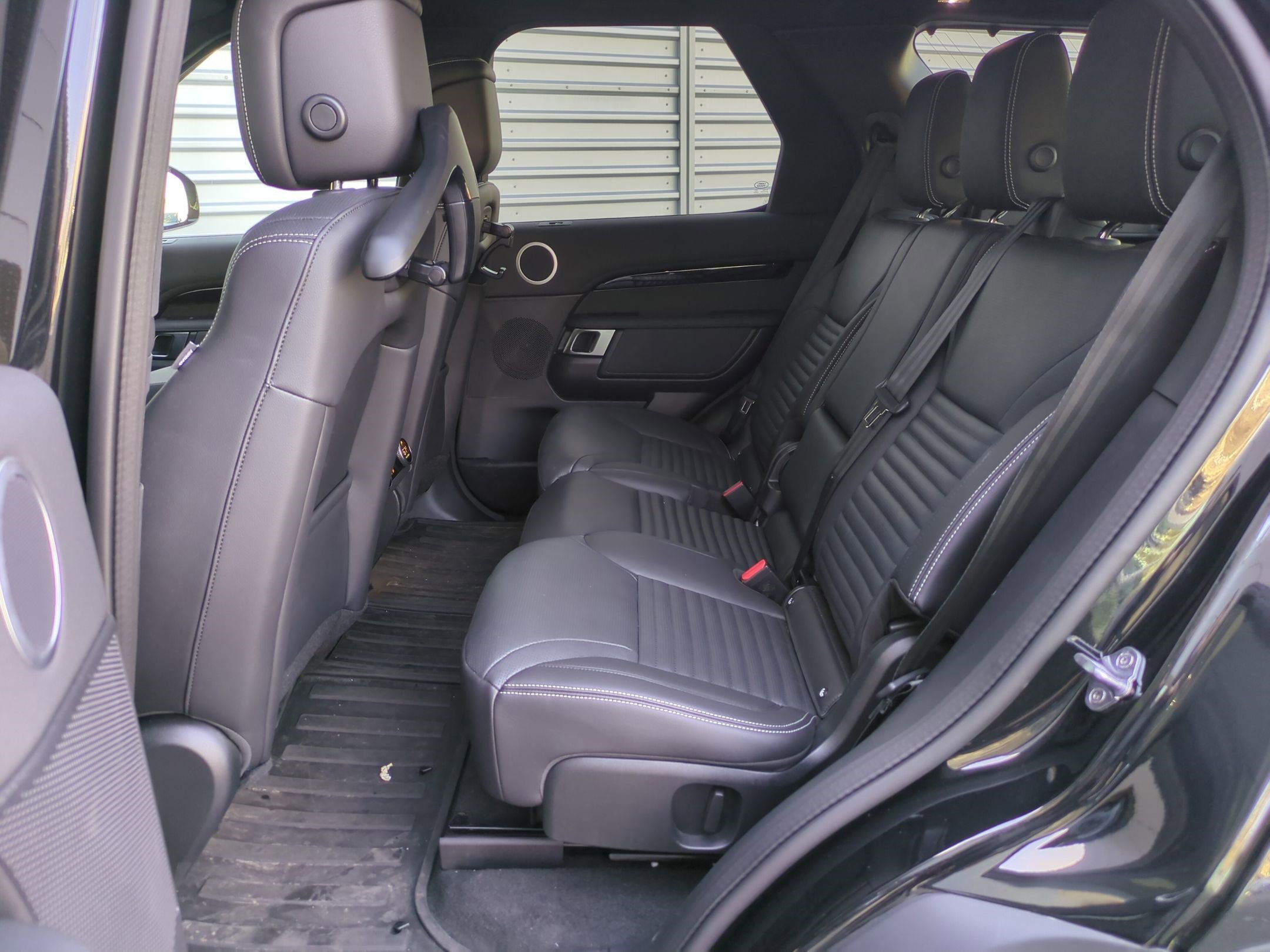 2025 Land Rover Discovery S