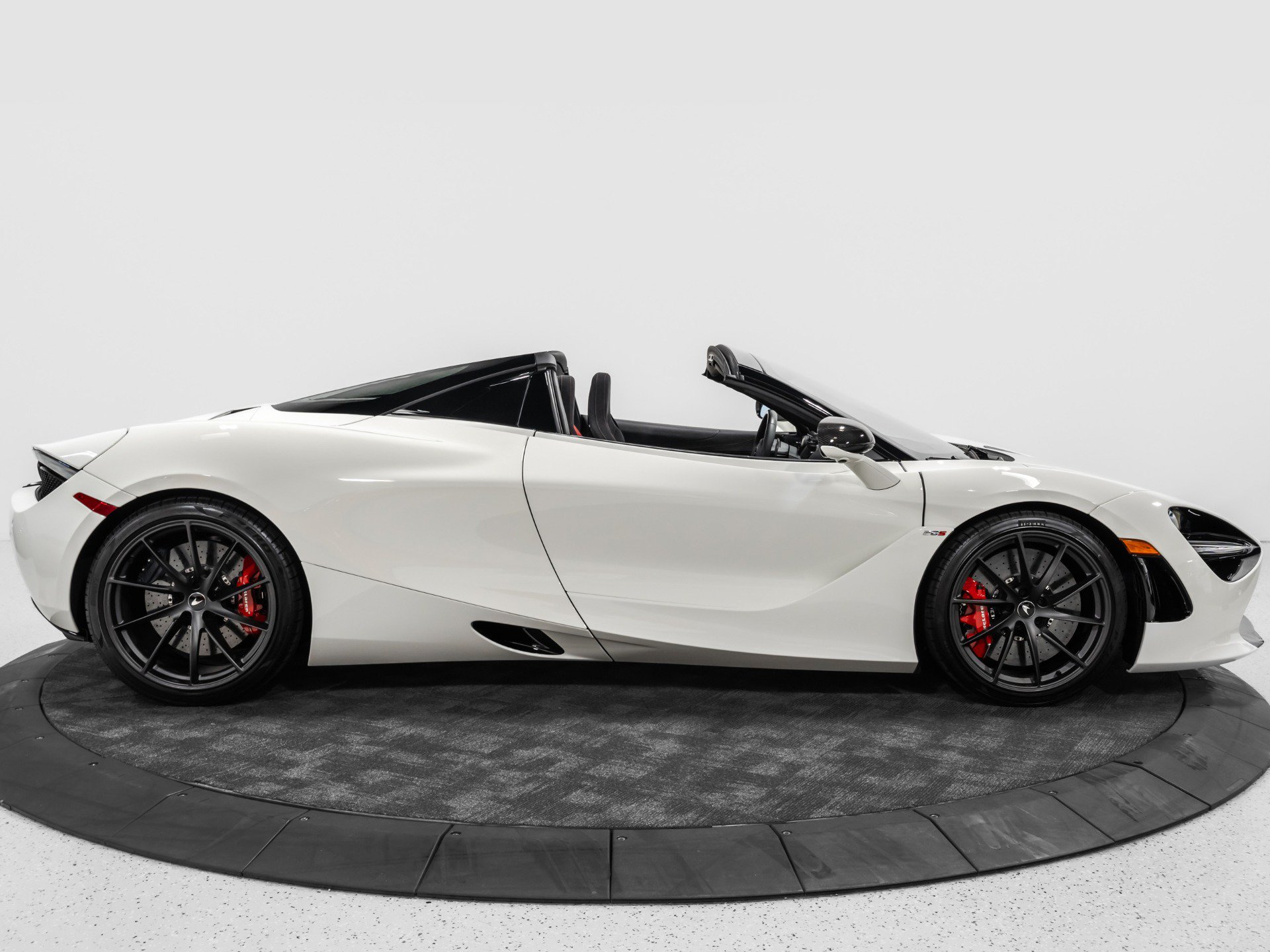 Used 2021 McLaren 720S Performance photo 11