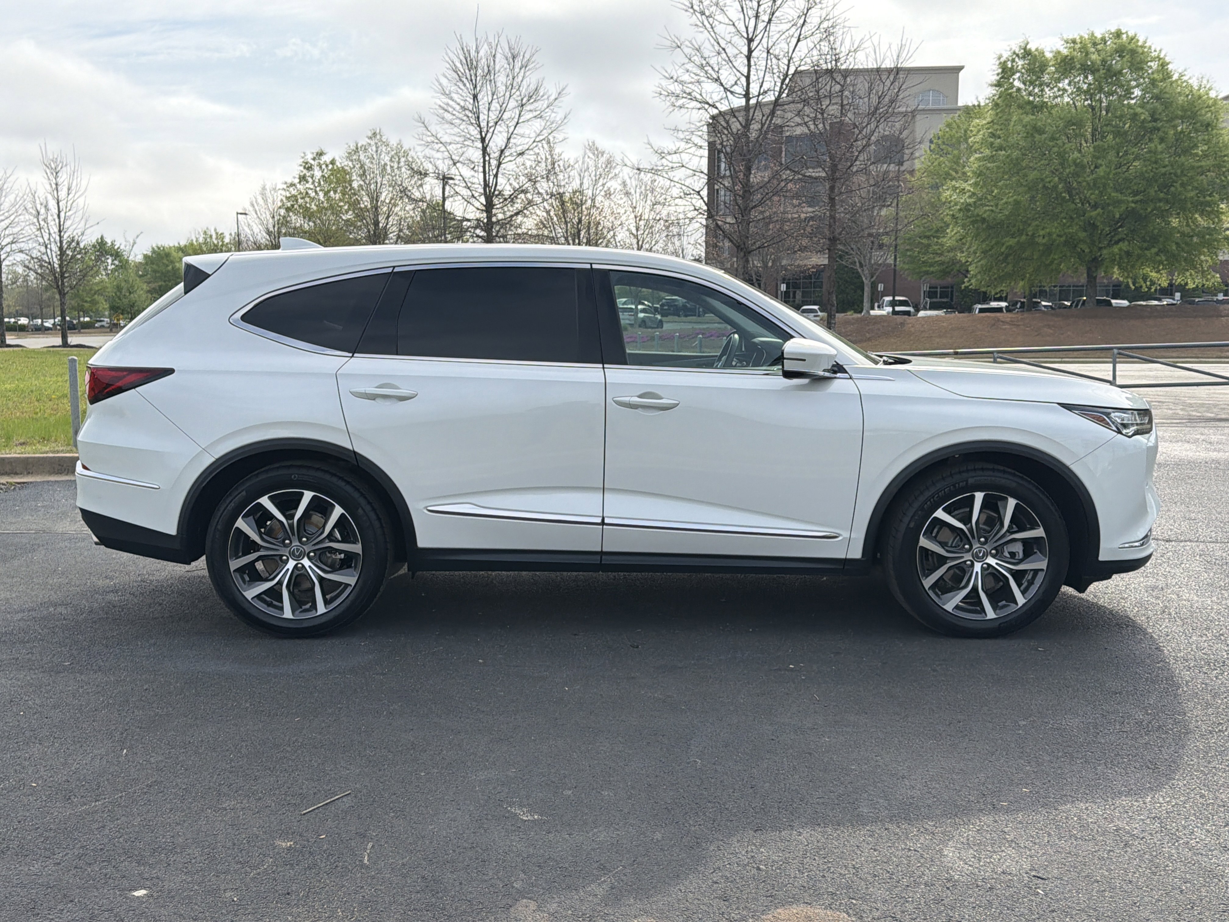2023 Acura MDX FWD w/ Technology Package