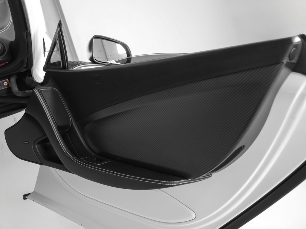 Used 2016 McLaren 675LT Spider photo 31