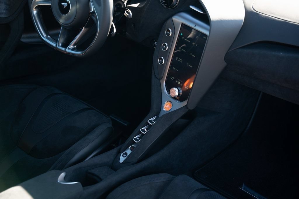 New 2026 McLaren 750S photo 48