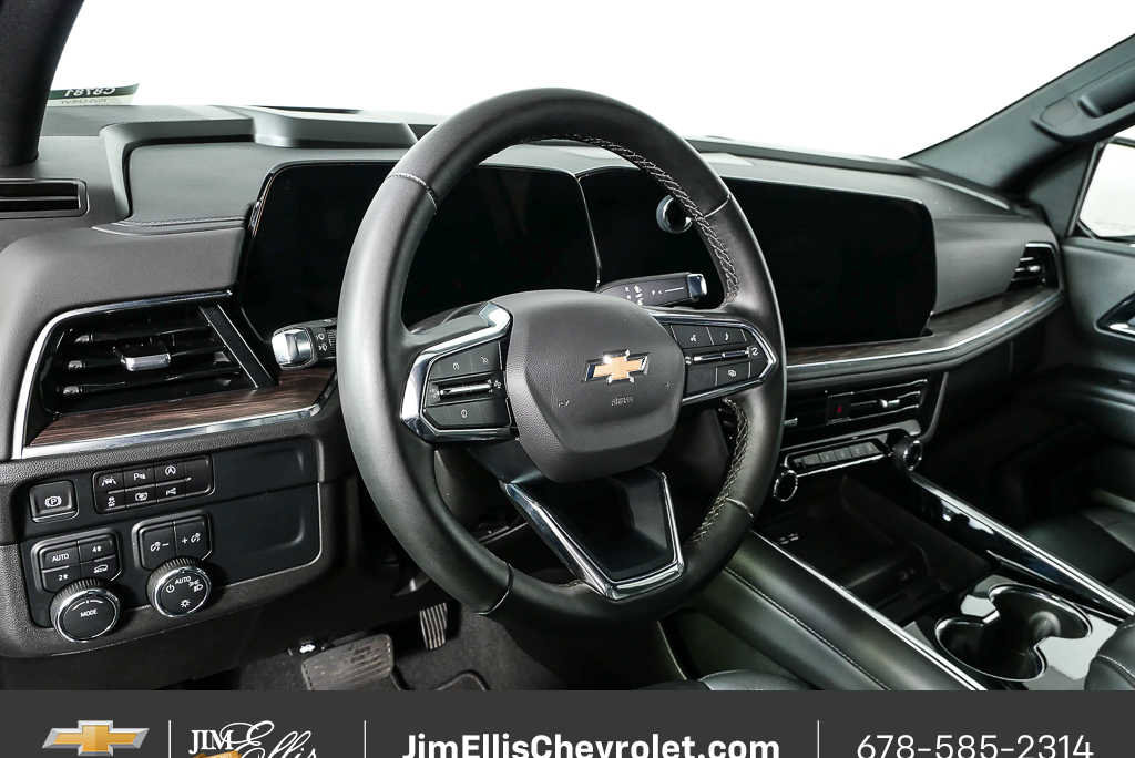 2025 Chevrolet Suburban LT