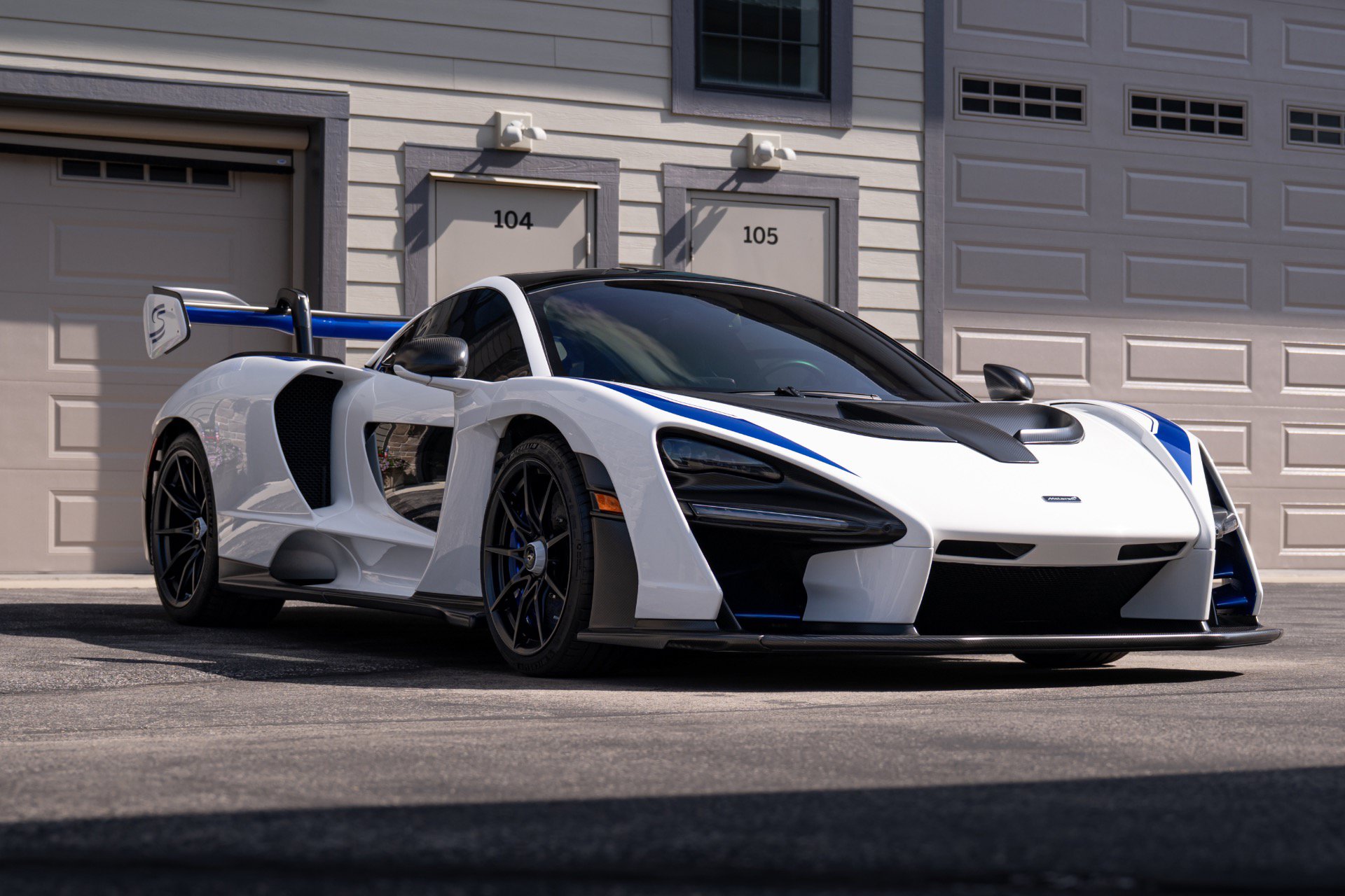 Used 2019 McLaren Senna photo 18